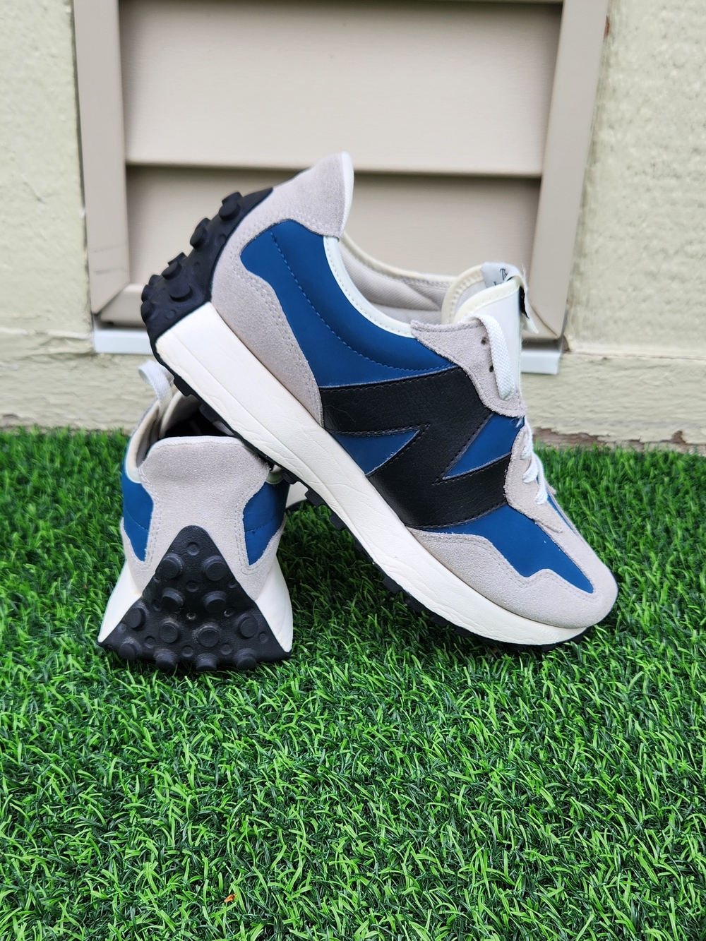 NEW BALANCE 327 Rain Cloud Blue Black Gray Sneakers Size 9